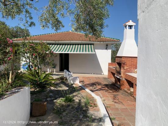 CASA URBANA CON PISCINA Y FINCA RÚSTICA DE 6.235 M2 EN GUARO, MÁLAGA - MALAGA