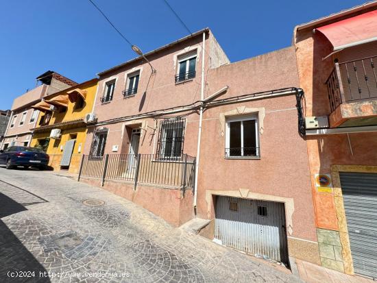 CASA DE 2 PLANTAS EN CALLOSA DE SEGURA - ALICANTE