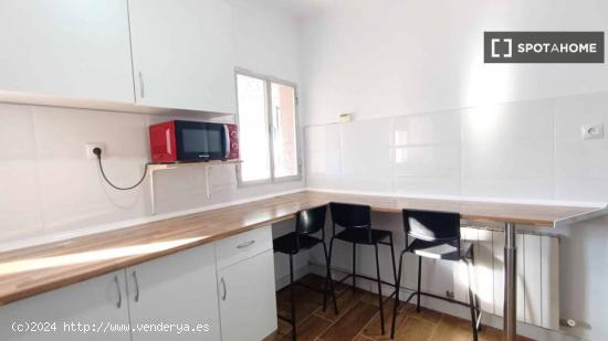 Alquiler de habitaciones en piso de 6 dormitorios en Portazgo - MADRID