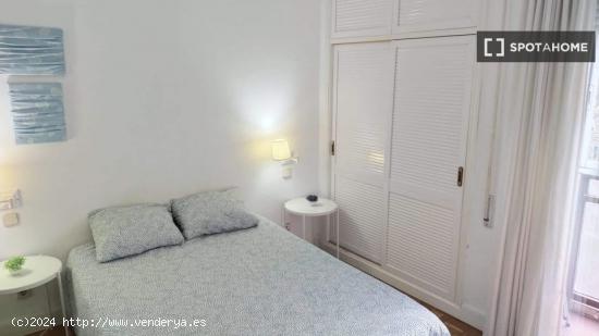 Se alquilan habitaciones en apartamento de 2 dormitorios en Santa Eugenia - MADRID