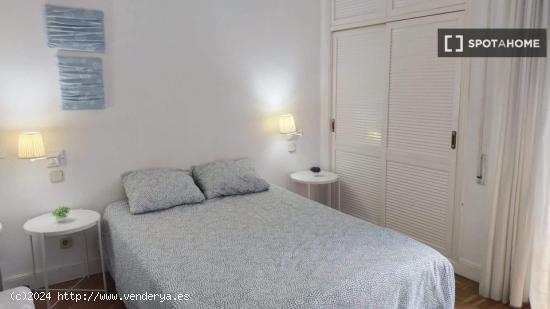 Se alquilan habitaciones en apartamento de 2 dormitorios en Santa Eugenia - MADRID