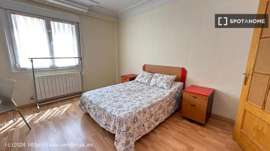 Alquiler de habitaciones en apartamento de 4 dormitorios en Atocha - MADRID