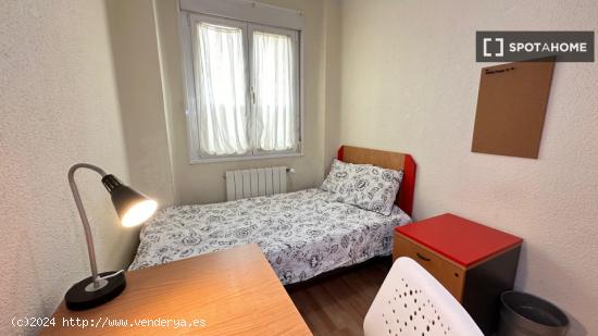 Alquiler de habitaciones en apartamento de 4 dormitorios en Atocha - MADRID