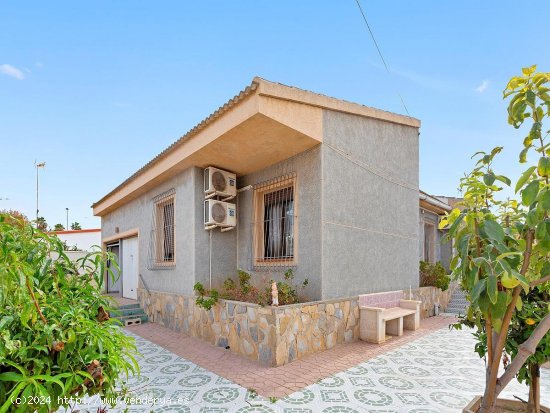 Villa en venta en Torrevieja (Alicante)