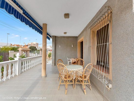 Villa en venta en Torrevieja (Alicante)