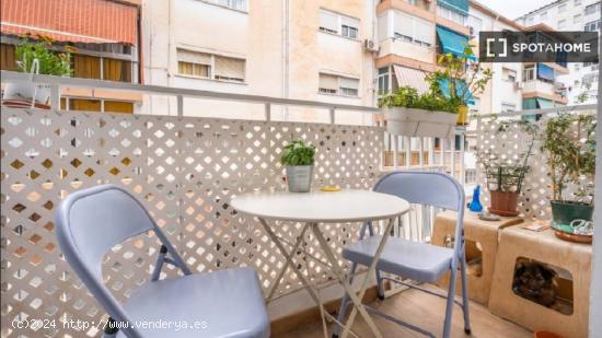 Se alquila habitación en piso compartido en Málaga - MALAGA