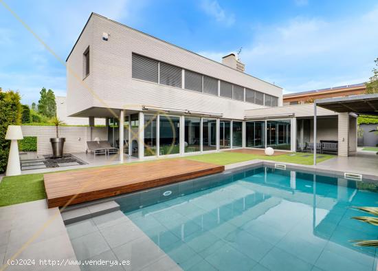  Espectacular casa de diseño de 450m2 en zona Golf-Can Trabal - Sant Cugat del Vallès - BARCELONA 