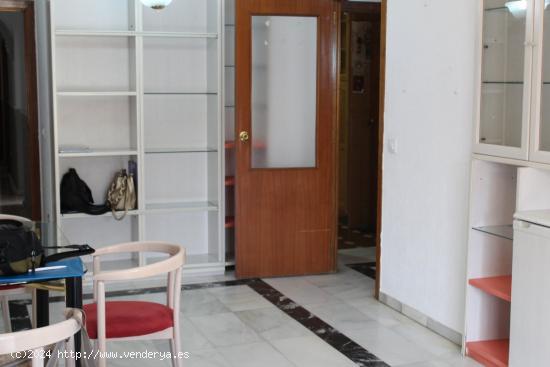 SE VENDE PISO EN ZONA COLEGIO SALESIANOS - CADIZ