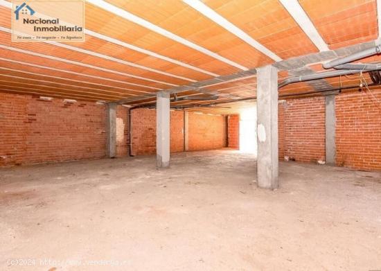 Local comercial en bruto, para cualquier negocio - VALLADOLID