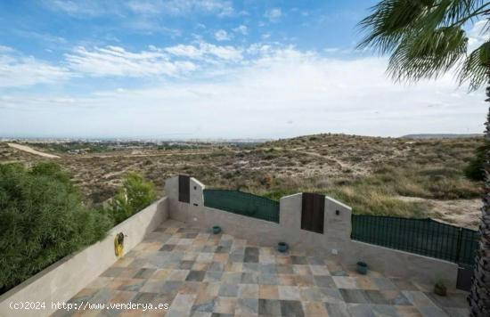 ESPECTACULAR CHALET ADOSADO EN ALQUILER CON OPCION A COMPRA ZONA MUTXAMEL. - ALICANTE