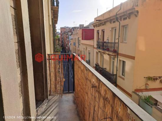 ¡Gran Oportunidad de Inversión en Barcelona! Edificio en Venta en la Calle Camprodón - BARCELONA