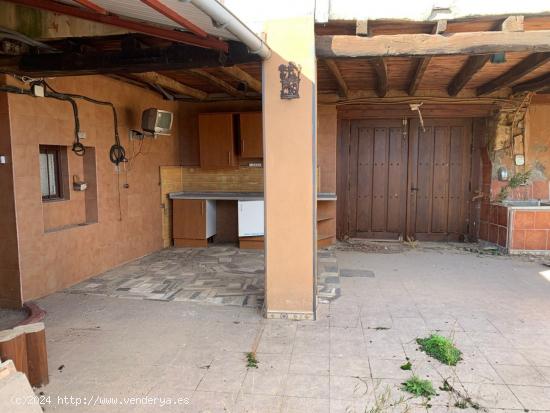 SE VENDE CASA CON PATIO EN CARRIZO - LEON