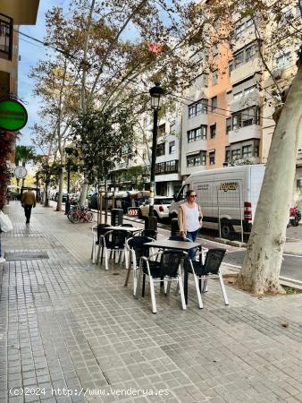 Cesión de Cafetería, heladería, pastelería con terraza en Valencia. - VALENCIA