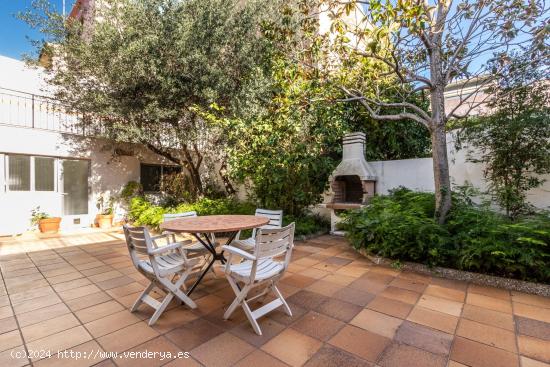  CASA EN VENTA CON TERRAZA EN LA CREU ALTA - BARCELONA 