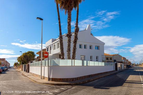 Villa completamente reformada, con vistas al mar y piscina privada - MURCIA