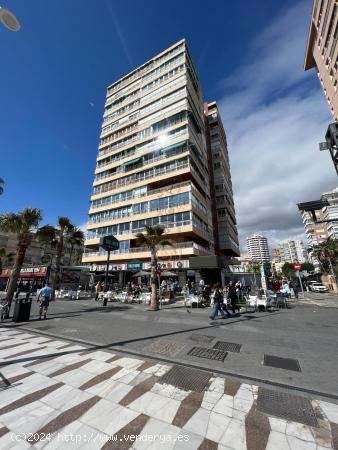 Se vende exclusivo piso de esquina en primera línea de mar en la Plaza Triangular con vistas al mar