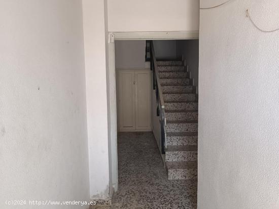 OPORTUNIDAD, SE VENDE ESTUPENDO PISO CON ENTRADA INDEPENDIENTE. - MURCIA