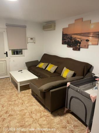 DÚPLEX DE 2 DORMITORIOS Y 2 BAÑOS A 100 METROS DE LA PLAYA DE LOS NÁUFRAGOS - ZONA TORREVIEJA - -