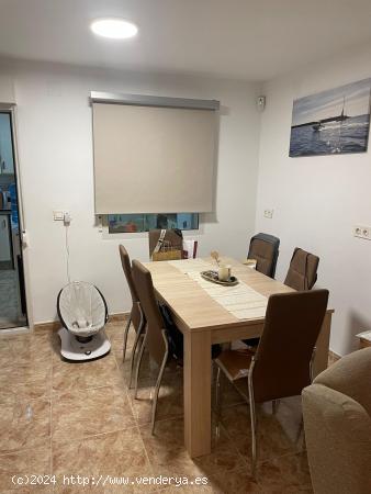 DÚPLEX DE 2 DORMITORIOS Y 2 BAÑOS A 100 METROS DE LA PLAYA DE LOS NÁUFRAGOS - ZONA TORREVIEJA - -