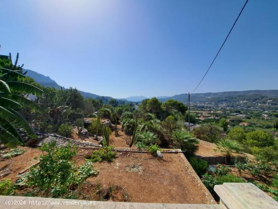 Se vende chalet con impresionantes vistas y una hectárea de terreno en la Barraca de Aigues Vives -