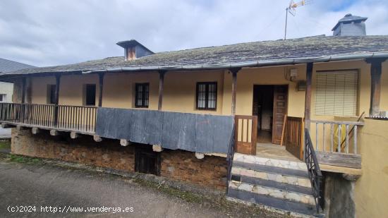 SE VENDE CASA DE PIEDRA CON TERRERNO EN VALDELALOBA - LEON