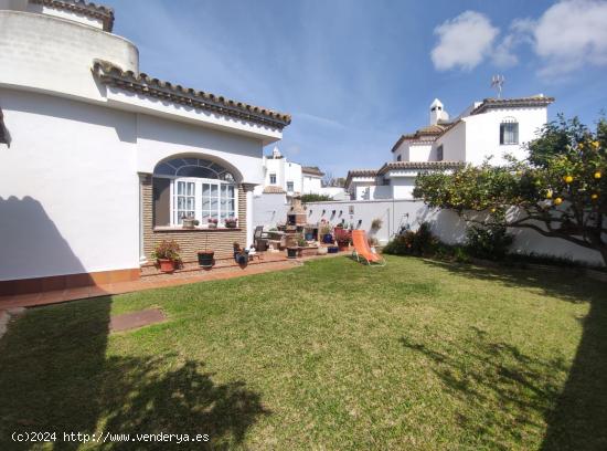 Chalet urbano en Carretera de la Barrosa - CADIZ