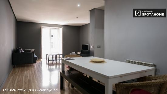 Elegante apartamento de 2 dormitorios en alquiler en Centro - MADRID