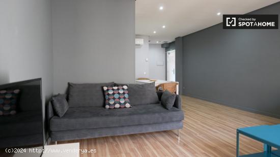 Elegante apartamento de 2 dormitorios en alquiler en Centro - MADRID