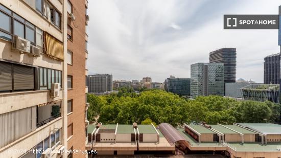 Alquiler de habitaciones en apartamento de 5 dormitorios en Cuatro Caminos - MADRID