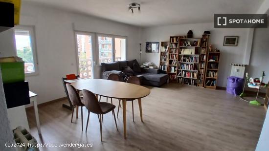 Apartamento de 2 habitaciones en alquiler a familias o trabajadores extranjeros en Latina - MADRID