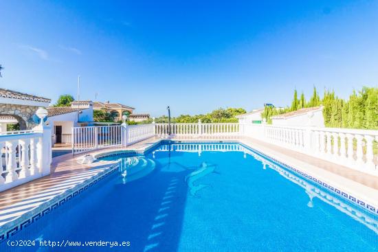 Chalet en Urbanización San Cristóbal - VALENCIA