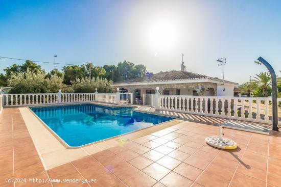 Chalet en Urbanización San Cristóbal - VALENCIA