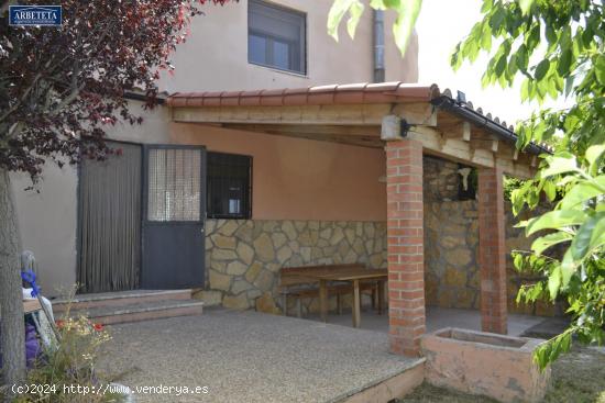 INMOBILIARIA ARBETETA VENDE MAGNÍFICA CASA INDEPENDIENTE CON TERRENO EN VALDELCUBO, GUADALAJARA - G