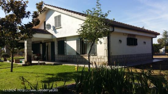 PRECIOSO CHALET CON IMPRESIONANTE TERRENO - ZAMORA