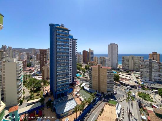 Apartamento en planta alta en venta en Benidorm con vistas al mar - ALICANTE