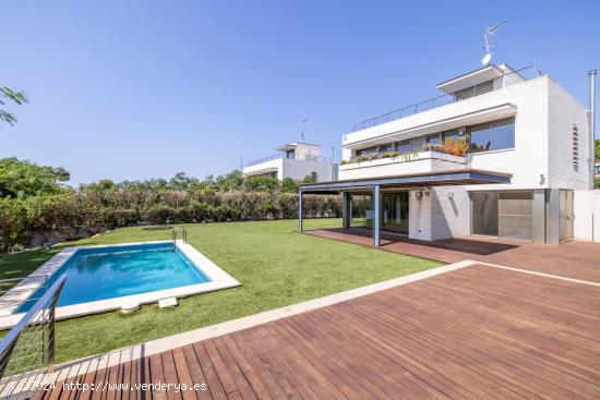 VILLA DE LUJO CON VISTAS AL MAR - BARCELONA