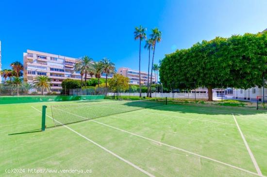 El Palmeral! Apartamento completamente reformado con vistas frontales al mar en urbanización privad