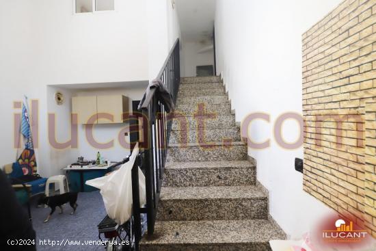  Local en Duplex esquina (entrada y salida en diagonal por 2 calles ( ideal cambio de uso) - ALICANTE 