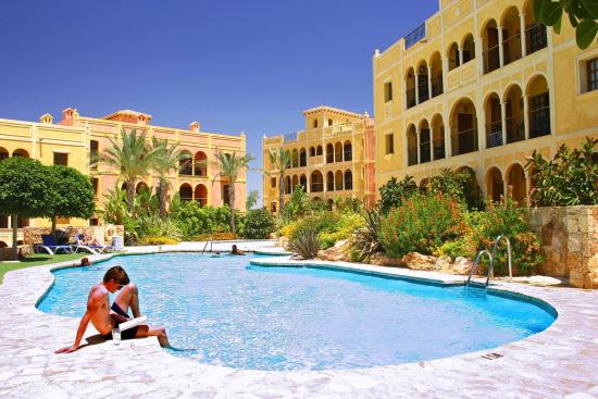  IMPRESIONANTES APARTAMENTOS NUEVOS EN DESERT SPRINGS RESORT - ALMERIA 