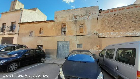  CASA MUY SOLEADA CON FACHADA A DOS CALLES - ALICANTE 