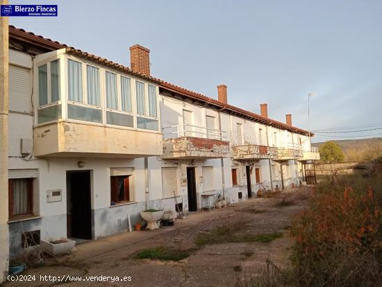 SE VENDEN 6 CASAS EN LA ZONA DE CUADROS - LEON