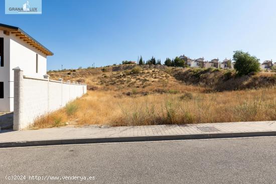  SE VENDE UN SOLAR EN URB.CAÑADAS DEL PARQUE, DILAR - GRANADA 