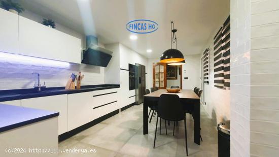 Exclusiva vivienda céntrica de cinco dormitorios y dos plazas de garajes. - ALICANTE