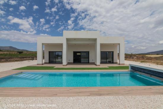  VILLA MODERNA EN UNA SOLA PLANTA DE NUEVA CONSTRUCCIÓN CON PISCINA PRIVADA EN PINOSO - ALICANTE 