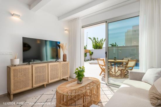 Bungalow de planta baja con jardín a la venta en Dolores - ALICANTE