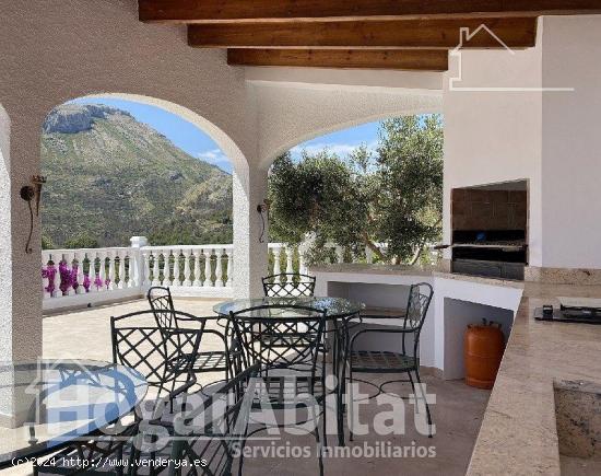 ¡ESPECTACULAR! CHALET CON PISCINA PRIVADA, TERRAZA, GARAJE Y TRASTERO - ALICANTE