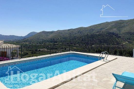 ¡ESPECTACULAR! CHALET CON PISCINA PRIVADA, TERRAZA, GARAJE Y TRASTERO - ALICANTE