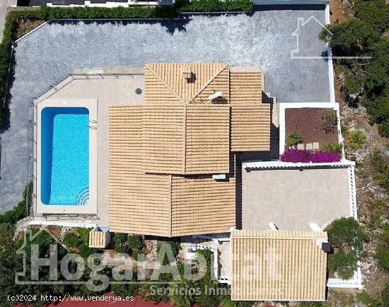 ¡ESPECTACULAR! CHALET CON PISCINA PRIVADA, TERRAZA, GARAJE Y TRASTERO - ALICANTE