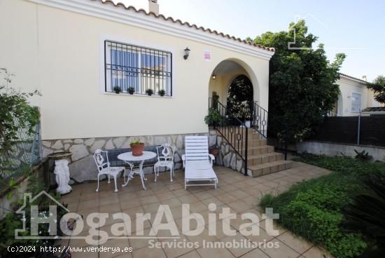 GRAN ADOSADO CON GARAJE, TERRAZA Y TRASTERO CERCA DEL MAR - ALICANTE