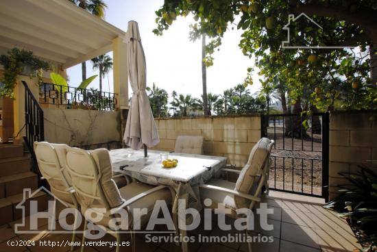 GRAN ADOSADO CON GARAJE, TERRAZA Y TRASTERO CERCA DEL MAR - ALICANTE